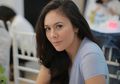 Tetap Memukau dalam Foto Hitam Putih, Dress Melorot Wulan Guritno Bikin Netizen Gagal Fokus