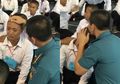 Kepala Plontosnya Sampai Diusap Kalapetal Gatot Hariyanto, Calon Marinir Ini Sesenggukan Dapat Kabar Kematian Sang Ibunda Tepat Saat Namanya Dinyatakan Lulus Seleksi Anggota TNI AL, Cuma Satu Kata Ini yang Keluar dari Mulutnya