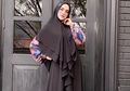 Biar Semangat Kerja di Rumah, Mulan Jameela Tampil Cetar dengan Lipstik Merah Merona