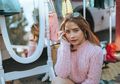 Prilly Latuconsina Ajak Orang Donasi untuk Corona, Netizen Justru Salfok ke Rambut Pendek Baru Hasil Sukses Potong Sendiri