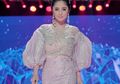 Dituding Oplas oleh Netizen, Dewi Perssik Ungkap Keaslian Tubuhnya dari Wajah Hingga Bentuk Dadanya