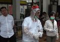 Terenyuh Lihat Tim Medis Covid-19 Pakai Jas Hujan sampai Plastik Sampah, Desainer asal Indonesia Ini Buatkan Baju APD Gratis