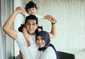 Harus Bolak-Balik Antarkan Sang Anak ke Rumah Sakit, Suami Tantri Kotak Justru Bagikan Potret Tangan yang Terpasang Selang Infus, Ada Apa?