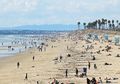 Liburan Corona Bukan Cuma di Indonesia , Pantai di LA Masih Dipadati Pengunjung