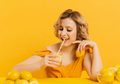 Rutin Minum Air Lemon di Pagi Hari, Deretan Manfaat Ini Akan Kamu Dapatkan, Nggak Cuma Bikin Tubuh Langsing loh!