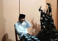 Terduduk di Kursi Kayu Seorang Diri, Jokowi Tampak Sangat Terpukul Atas Kepergian Sang Ibunda, Ustaz Yusuf Mansur: Di Pundaknya Masih Mikirin Bangsa dan Negara