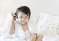 Si Kecil Garuk-garuk Karena Kutu Rambut? Jangan Panik Ini Solusinya Moms