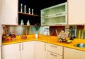 Cantiknya Dapur Warna Kuning Berbahan Solid Surface, Tak Biasa!