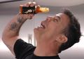 Jadi Bintang Tamu Gordon Ramsay, Steve-O Tuang Saos ke Matanya Sendiri, Jangan Ditiru!
