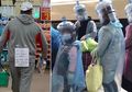 Pake Kostum hingga Baju Zirah, Ini 10 Potret Unik Cara Orang Hindari Virus Corona