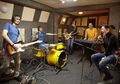 Hadapi Corona: 5 Cara Tetap Bergerak Meski Tidak Berolahraga Saat Social Distancing, Salah Satunya Mainkan Musik