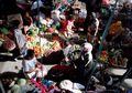 Walau Jumlah Pasien Virus Corona Tertinggi di Indonesia dengan 1.124 Orang, Warga Jakarta Masih Berdesak-desakkan di Pasar