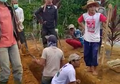 Bupati Lampung Barat Terkagum-kagum dengan Warganya yang Melakukan Gotong Royong di Tengah Pandemi Virus Corona