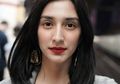 Unggah Foto Selfie Saat Berjemur, Kumis Tipis Fanny Ghassani Justru Bikin Salfok, Cantik Bener!