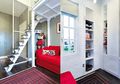 Kamar Remaja Putri Ini Maksimal Memanfaatkan Area Vertikal, Unik!