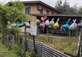 Peduli Satu sama Lain di Tengah Covid-19, Warga Desa Ini Saling Berbagi Makanan, Gantung Sayur hingga Ikan Segar di Pagar Rumah