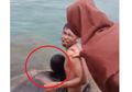 VIRAL, Wanita Ini Geram Lihat Suaminya Mandi bareng Sosok Berambut Panjang, Setelah Didekati Ternyata Ini yang Terjadi, Sang Suami Cengar-Cengir Saja
