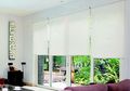Cocok untuk Rumah Minimalis, apa Beda Roman Blind dengan Roller Blind?