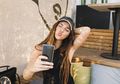 Inilah 3 Zodiak Wanita yang Dikenal Paling Narsis, Kamu Termasuk Nggak?