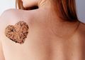 14 Hari Langkah Kulit Sehat Day 14: Tips Memilih Body Scrub Untuk Angkat Sel Kulit Mati, Bye Kulit Kusam!
