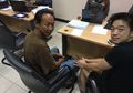 Kisah Gelandangan yang Dapatkan Ganjarannya Karena Temukan Dompet Penuh Uang, Kejadian Tak Terduga Ia Terima Saat Mengembalikannya