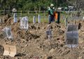 Memprihatinkan! Inilah Kondisi TPU Tegal Alur Jakarta Makam Massal Korban Corona, Nisan Hanya Dibuat dari Kardus dan Dibungkus Plastik