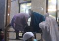 Nekat Salat Berjamaah di Masjid, Lagi-Lagi 3 Warga Dinyatakan Positif Corona, 100 Orang Diisolasi