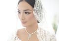 Usianya Jadi Perdebatan, Zaskia Gotik Rayakan Ulang Tahun Sebagai Pengantin Baru dengan Penampilan Sederhana Rambut Dijepit Sambil Peluk Suami