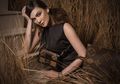 Tanpa Busana Seksi Terbuka, Luna Maya Tampil Memukau Berpulas Makeup Bold Saat Dijepret Rio Motret