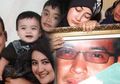 Bak Saingan Rebut Hati Janda Uje, Aktor Ini Nekat Kirim Karangan Bunga Bertuliskan Calon Suami, Tak Mau Kalah, Mantan Nia Ramadhani Sebut Umi Pipik Sosok Sempurna Hingga Buatkan Lagu untuk Ibu Abidzar