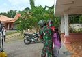 Tak Mau Dibawa ke RS, 1 Keluarga Menangis dan Berteriak Saat Dijemput Paksa TNI, 'Kami Sehat, Mati Itu Takdir Tuhan'