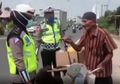 Bikin Petugas Tak Berkutik, Kakek Berusia 70 Tahun Ini Berikan Alasan Menohok Saat Kepergok Razia Tak Pakai Masker