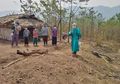 Kisah Heroik Dokter, Daki Gunung dan Lewati Sungai Demi Obati Pasien Demam Saat Pandemi Corona