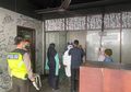 Malu Dirujuk ke Rumah Sakit, Ibu Muda Ini Terpaksa Melahirkan di Emperan Toko Saat Diberlakukan PSBB, Polisi dan Warga Sampai Turut Membantu Persalinan