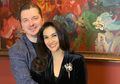 19 Tahun Bersama dan Tak Pernah Diterpa Gosip Soal Rumah Tangganya, Maudy Koesnaedi Unggah Foto Jadul Saat Dirinya Dilamar Sang Suami