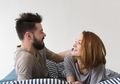 Bikin Pasangan Bercinta Jadi Ngambek! Inilah Kesalahan yang Kerap Dilakukan Saat Malam Pertama