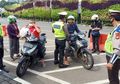 Ketat, Inilah Sanksi Bagi Pelanggar PSBB di Jakbar, Mulai Dari Menyapu Jalan Sampai Harus Bersihkan WC Umum