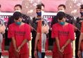 Tantang Polisi di Facebook, Pria Ngaku Ahli Bacok Ini Nekat Todongkan Celurit di Hadapan Petugas, Sekali Dibentak, Pamornya Ambyar