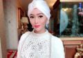 Pergi Belanja di Tengah Pandemi, Inul Daratista Pakai Hijab Pashmina Berlapis Lengkap dengan Masker untuk Lindungi Diri