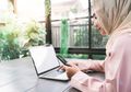 Belanja Online Baju Lebaran, Kejar Diskonnya! Harga Kerudung Bagus Mulai 20 Ribuan