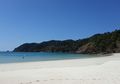 Tinggal di Pulau Terluar di Indonesia, Begini Perjuangan Perawat Tangani Pasien, Jalan Kaki Susuri Tebing Berbatu, Tak Ada Listrik, Apalagi Sinyal