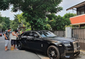 Lihat Mobil Rolls Royce Miliknya yang Seharga Rp 15 Milliar Diisi Bensin Eceran, Raffi Ahmad Emosi, Suami Nagita Slavina Langsung Telepon Denny Cagur: Ini Mah Kalau Beneran, Rusak Udah!