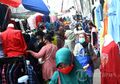Tak Ada Takut-takutnya! Vaksin Corona Belum Ditemukan Tapi Pasar Tanah Abang Sudah Kembali Ramai hingga Berdesakan Langgar Aturan PSBB yang Masih Berlaku