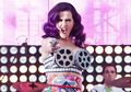 Mandi di Sungai Tanpa Busana, Penampilan Katy Perry yang Tengah Hamil Besar Jadi Sorotan!