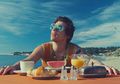 Video Klip 'Watermelon Sugar' Harry Styles Gambarin Seseorang yang Rindu Belaian