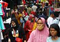 Tanah Abang Berjubel Pembeli di Tengah Pandemi, Ahli Bongkar Alasan Orang Nekat Langgar PSBB Hanya Demi Baju Lebaran: 'Lebih karena Emosi'