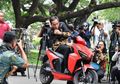 Tukang Bangunan Ini Berhasil Ngeprank Pejabat Negara! Menang Lelang Motor Listrik Jokowi 2,5 Miliar, Saat Dicari Tahu Ternyata Hanya Asal Sebut Harga