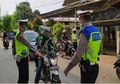 Apes Maksimal, Keluarga Ini Jadi Gelandangan di Kampung Sendiri Setelah Nekat Mudik dari Ibu Kota, Rumah Neneknya Ternyata Sudah Dijual, Balik Jakarta Tak Akan Bisa