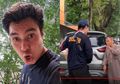 Baru Kemarin Motornya Dicuri Karyawan Sendiri, Kini Baim Wong Kesakitan Setelah Supirnya Tanpa Ragu Lempar Dirinya Dengan Benda Ini: 'Lo Pasti Dendam Ya?'
