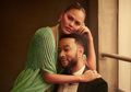 Chrissy Teigen Ungkap Dirinya akan Operasi Pelepasan Implan Payudara